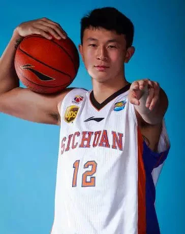 职业篮球教练如何制定有效的赛制训练计划？_1